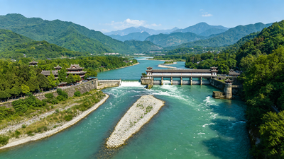 5 - day and 4 - night leisure customized small group tour featuring Chengdu's humanities and pandas